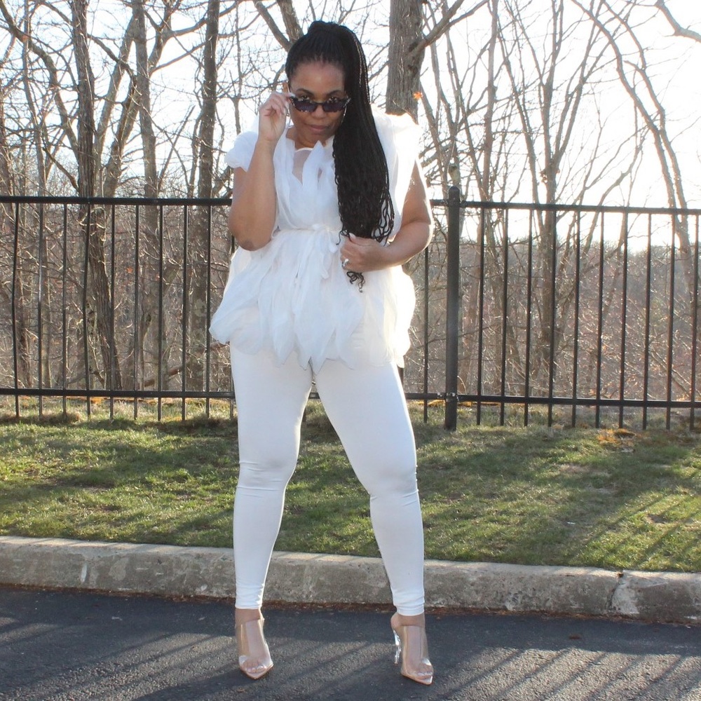 Two piece set stretchies and ruffled top